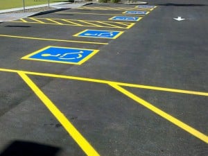 Strisce-gialle-per-parcheggio-disabili-modena